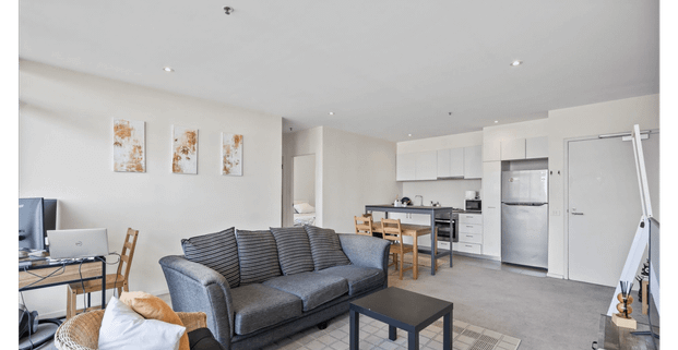 Bright Two-Bedroom Apartment with City Views - Photo 1