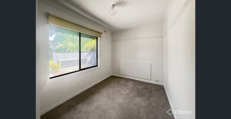 Ideal Family Home with Bungalow! - Photo 4