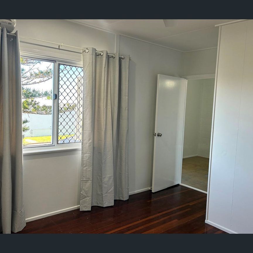 Modern Unit North Mackay - Photo 1