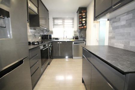 2 bedroom semi-detached house to rent - Photo 5