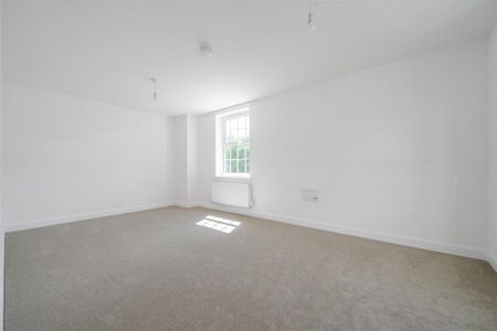4 bedroom detached house to rent - Photo 2