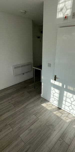 Studio Flat, Overdown Road, SE6 - Photo 1