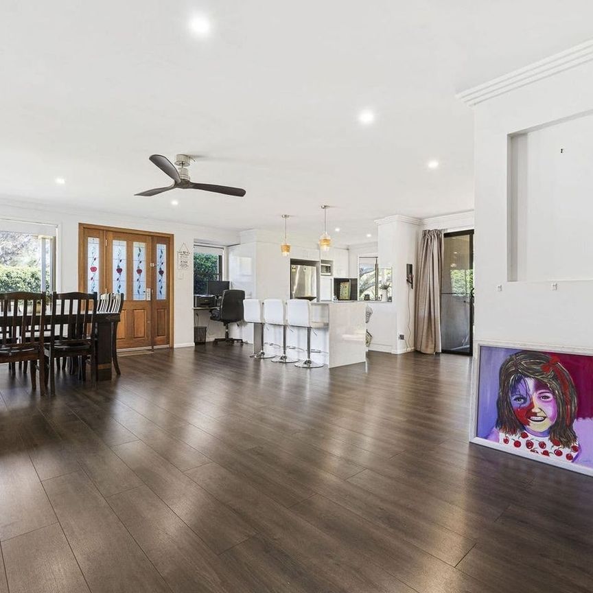 Room to Move – Walk to Schools, Shops & Parks - Photo 1