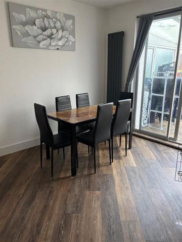 3 bedroom semi-detached bungalow to rent - Photo 2