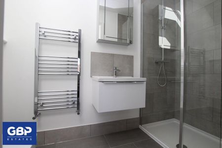 1 bedroom in a house share to rent - Photo 3