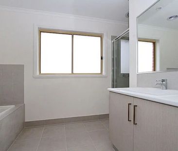 Charming 3-Bedroom Home in South Morang - Photo 4