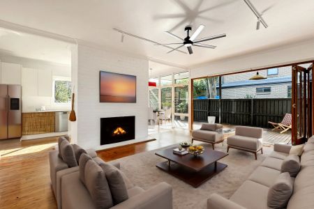 Charming "Mid Century Modern" Renovated Home - Photo 2