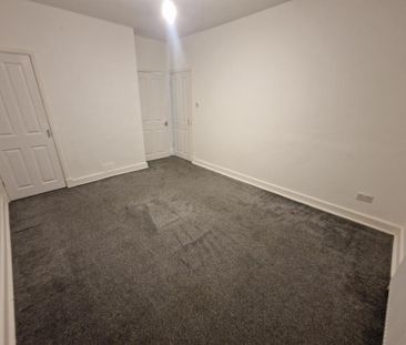 3 bedroom flat to rent - Photo 2