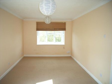 Mangles Road, Guildford - 1 bedroomProperty for lettings - Seymours - Photo 2