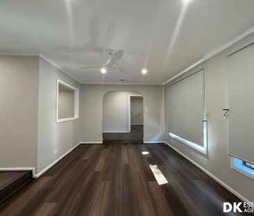 Beautifully Renovated Three-bedroom Home - Photo 3