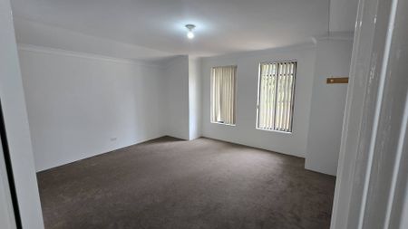 Newly Refreshed Spacious Home - Photo 3