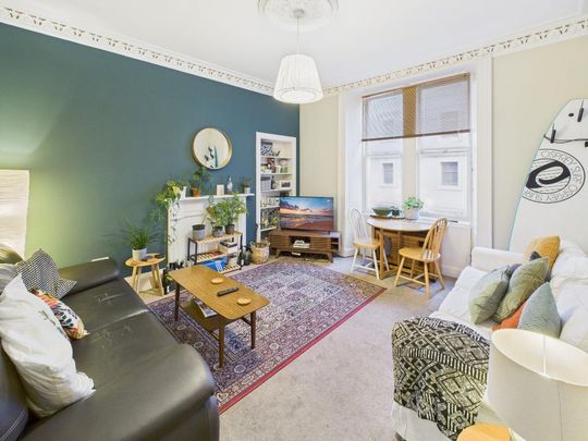 3 bedroom flat to rent - Photo 1