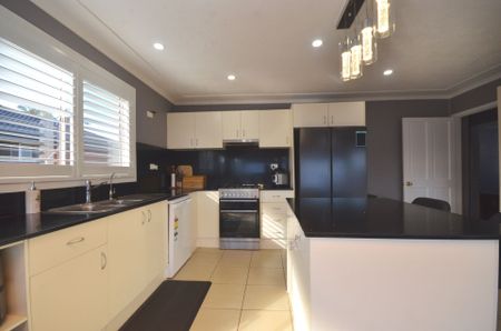 Modern 3 Bedroom Family Home - Photo 4