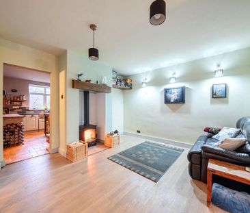 3 bedroom semi-detached house to rent - Photo 2