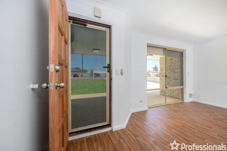 13 Teakdale Close, Safety Bay WA 6169 - Photo 4