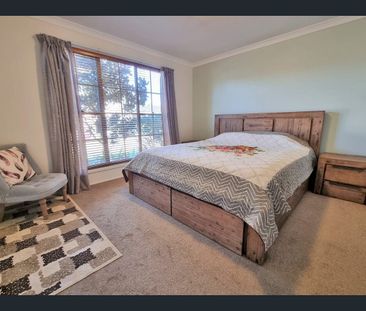 Spacious Family Home - Photo 4