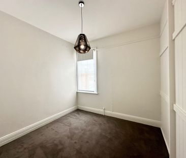 RENOVATED 4 BEDROOM HOUSE IN PYRMONT - Photo 5