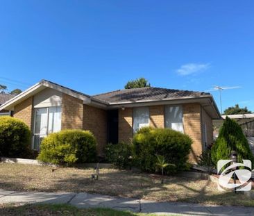 FAMILY LIVING IN LANGWARRIN PARK ESTATE - Photo 2