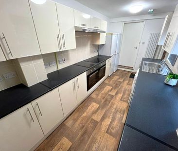 1 bedroom in a house share to rent - Photo 2