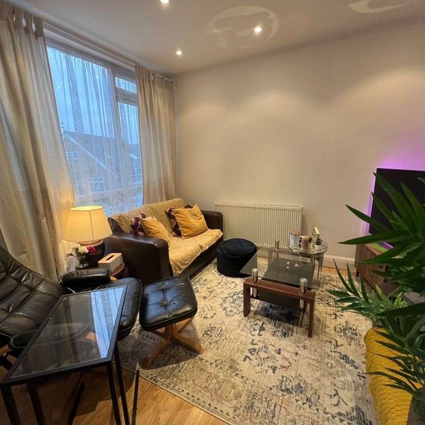 1 Bed Flat, Heather Gardens, NW11 - Photo 1