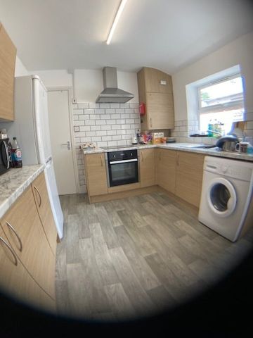 Room in a Shared House, Argyle Street, RG1 - Photo 4