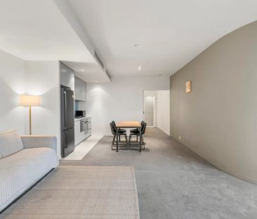 Sophisticated City Edge Living with Space, Style & Convenience - Photo 2