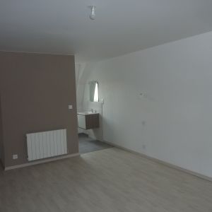 Location Appartement 4 pièces 90m² LA FLECHE 72200 - Photo 2