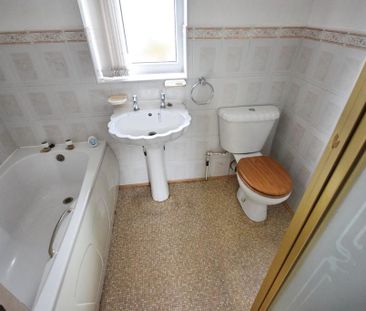 3 bedroom semi-detached house to rent - Photo 2