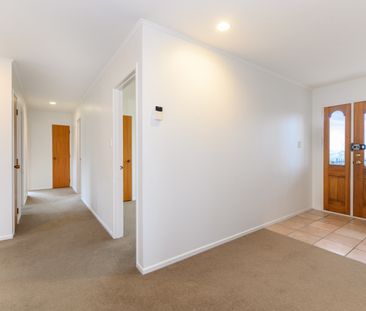 Large family home including huge rumpus room downstairs with bathro... - Photo 2