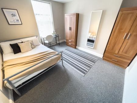 4 bedroom terraced house to rent - Photo 3