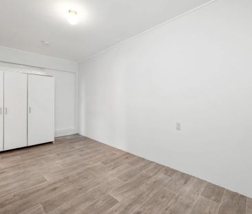 Charming One-Bedroom Unit in a Small, Quiet Complex - Photo 2