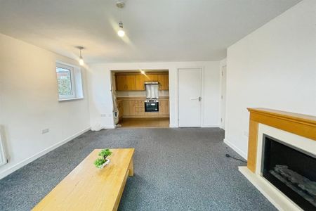 2 bedroom flat to rent - Photo 2