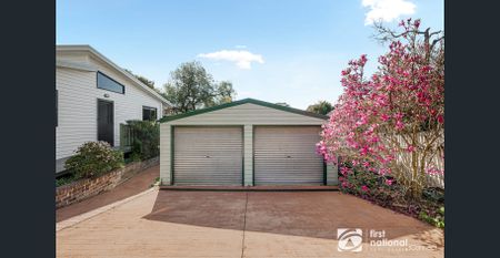 Centre of Town, House & Flat - Photo 4