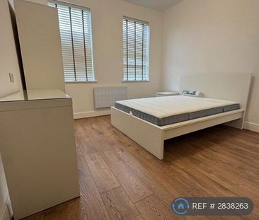 1 bedroom in a house share to rent - Photo 2