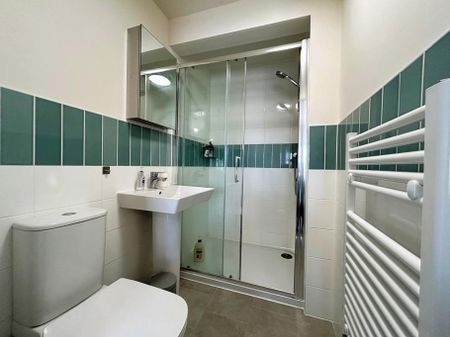 4 bedroom detached house to rent - Photo 2