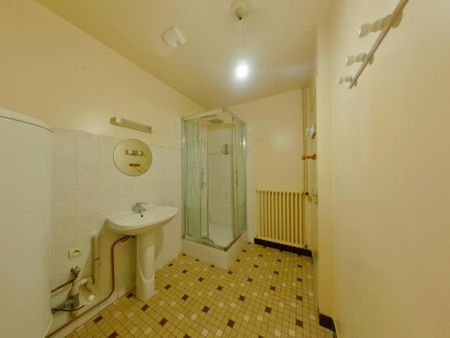 Location Appartement 3 pièces 74m² LUSSAC LES CHATEAUX 86320 - Photo 2