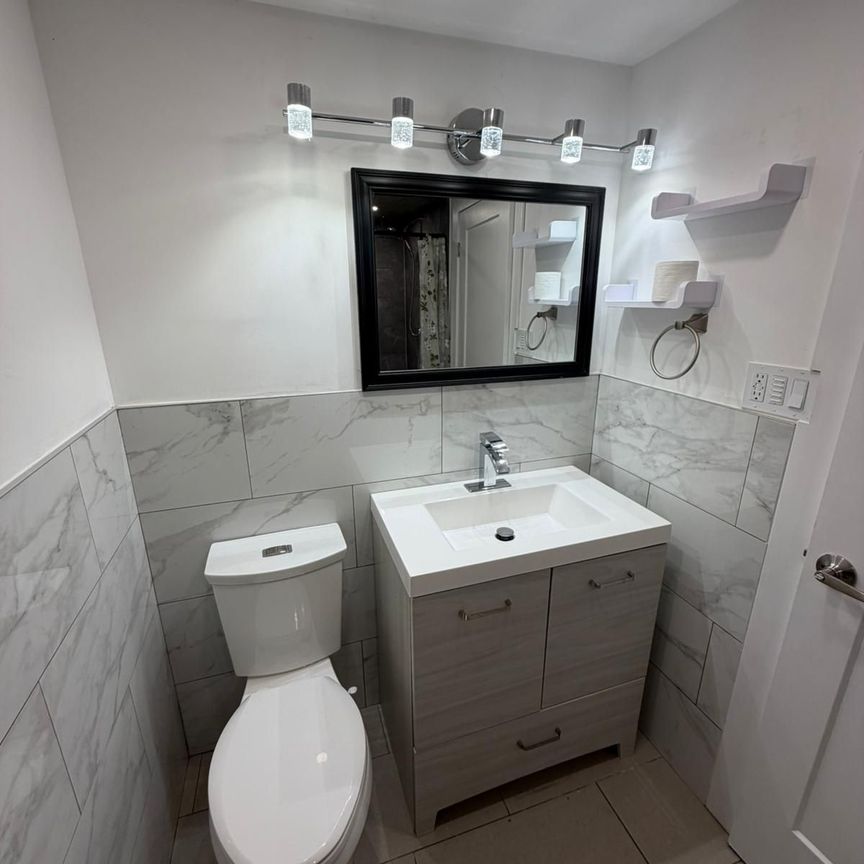 For Lease - 9 Fieldway Drive, Hamilton, Ontario - Photo 1