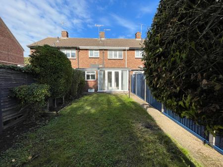 2 bedroom Mid Terraced House to let - Photo 2
