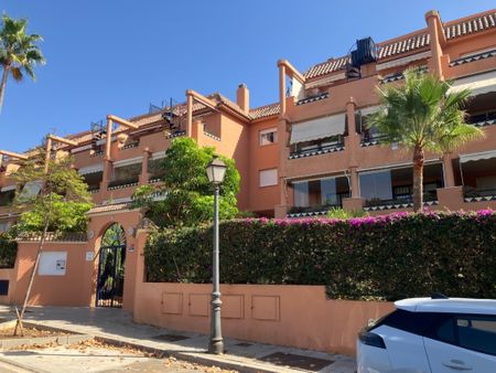 952752 - Apartment for rent Elviria, Marbella, Málaga, Spain - Photo 2