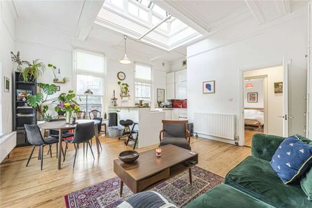 Beautiful two bedroom apartment in a Grade II listed conversion. - Photo 5