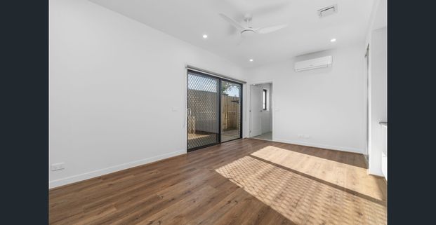 Modern 1-Bedroom ground floor Room with ensuite for Rent - Photo 1