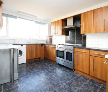 3 bedroom end of terrace house to rent - Photo 1