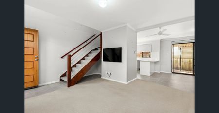 Spacious 3-Bedroom Unit in Convenient Redcliffe Location - Photo 3