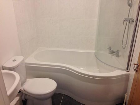 2 bedroom flat to rent - Photo 4