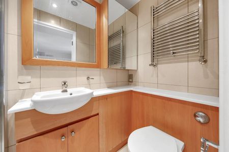 2 bedroom Flat To Let - Photo 5