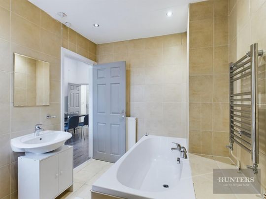 1 bedroom Flat To Let Total Size: 656 SQ FT - Photo 1