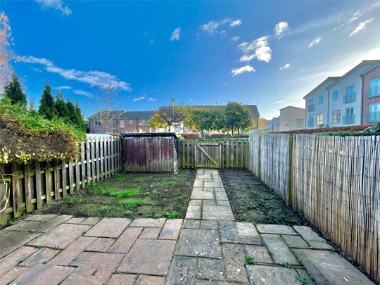 February Courtyard, The Staithes, NE8 - Photo 1