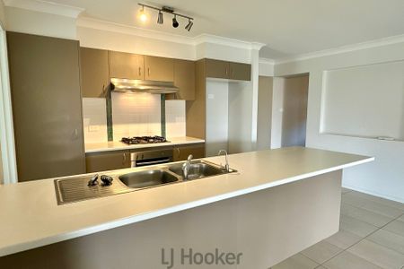 SPACIOUS FAMILY HOME!!! - Photo 2