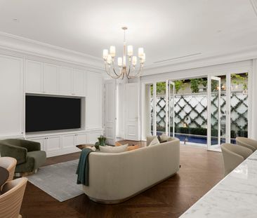 A Landmark Residence of Architectural Distinction - Photo 3