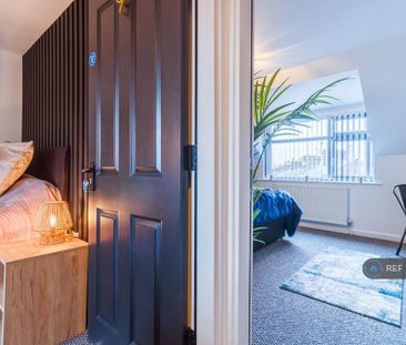 1 bedroom in a house share to rent - Photo 5